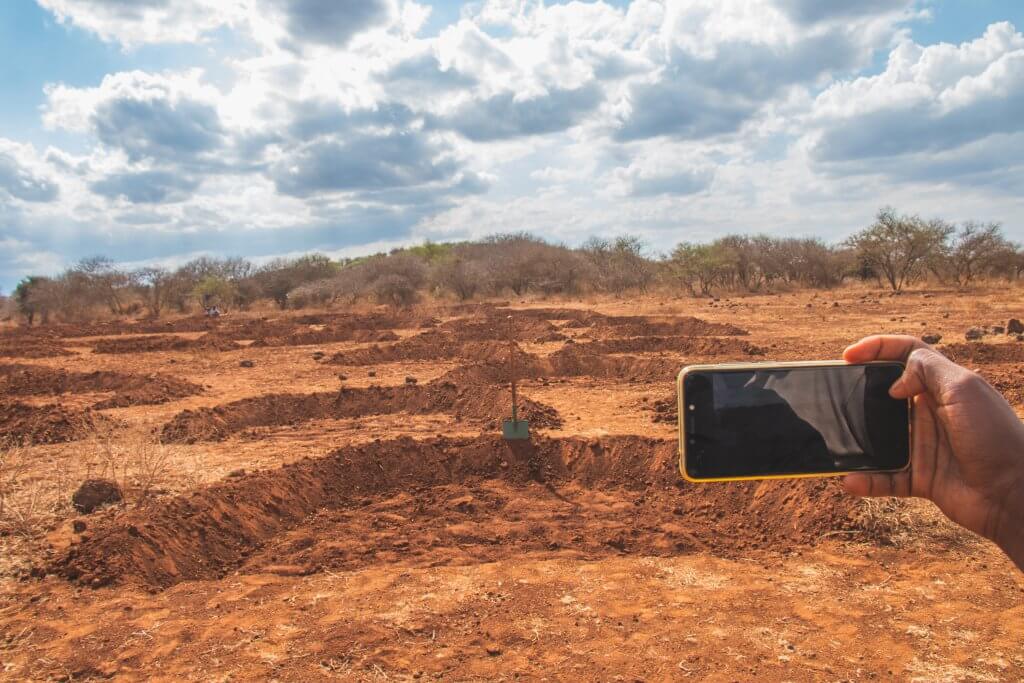 Kenya bund digging mobile